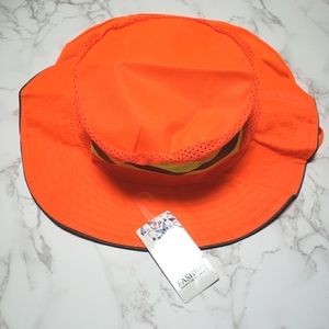 Mens safety mesh and fabric hat.
